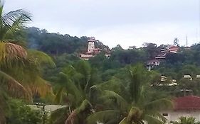 Aproveite o melhor de Ubatuba apartamento com 2 dormitórios até 5 pessoas